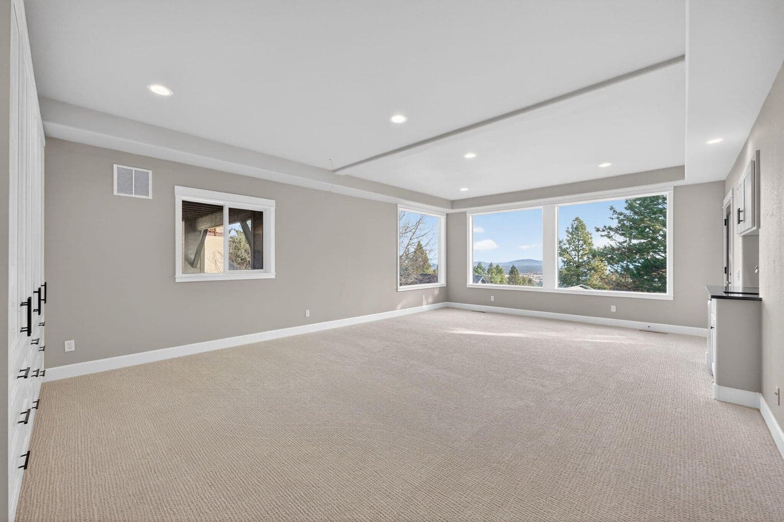 Photo of 3122 NW Colonial Drive 21 of 38