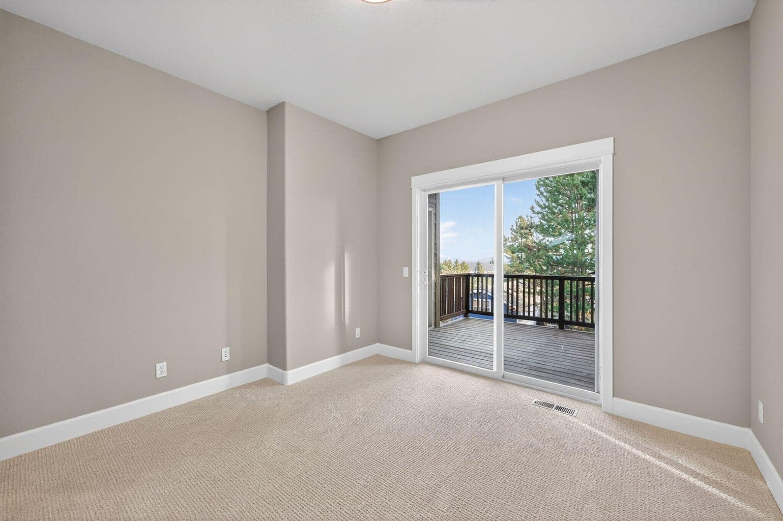 Photo of 3122 NW Colonial Drive 25 of 38