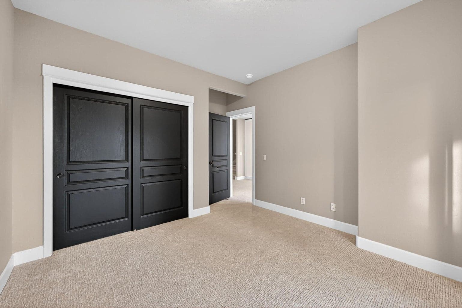 Photo of 3122 NW Colonial Drive 26 of 38