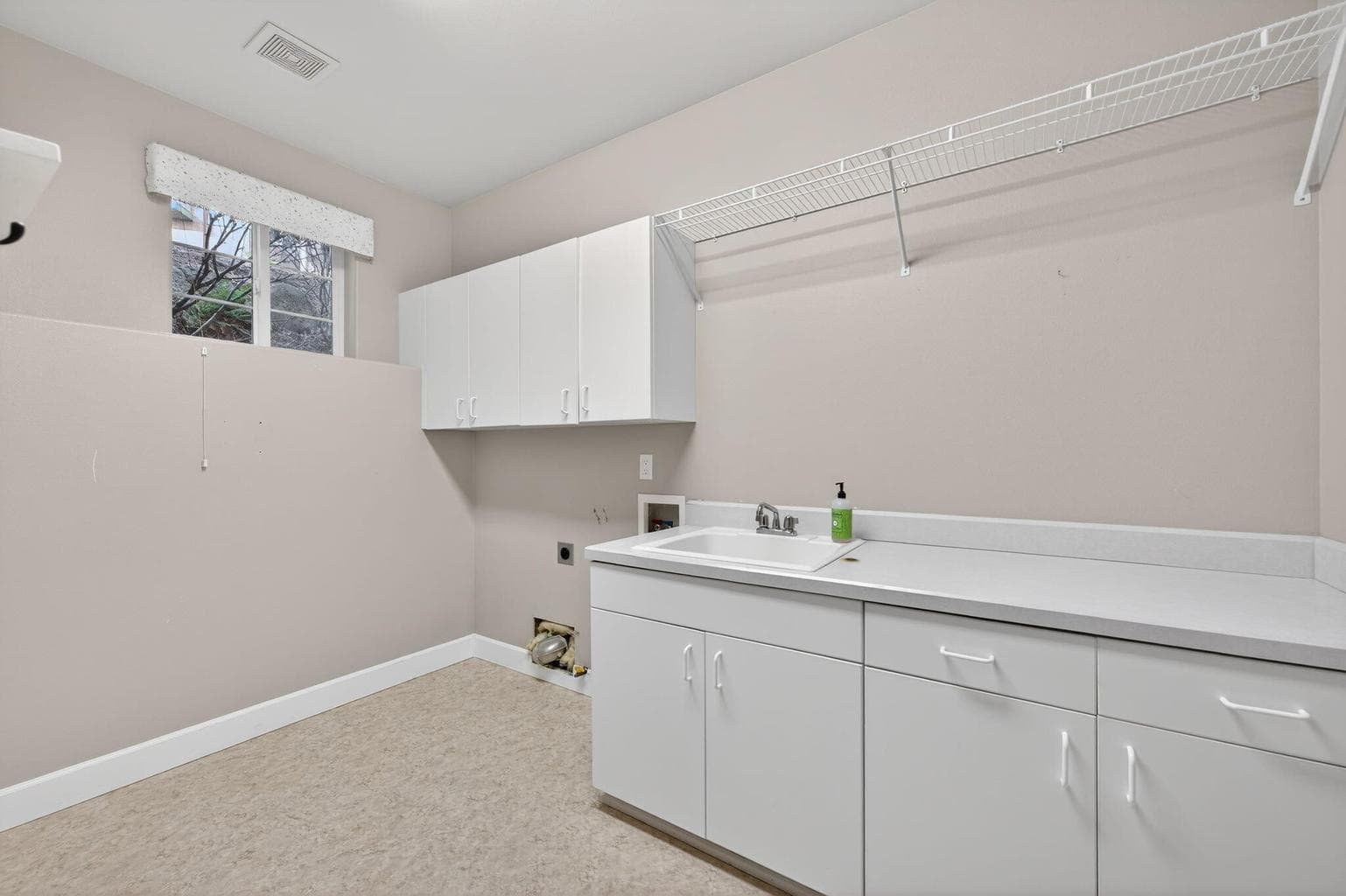 Photo of 3122 NW Colonial Drive 29 of 38