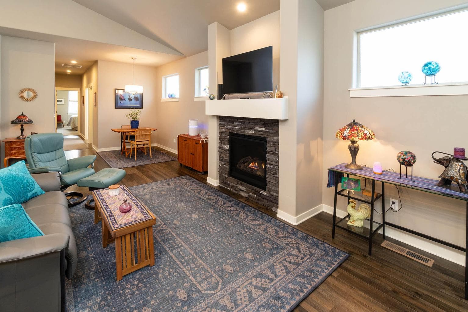 Greatroom with eating area and fireplace with masonry.