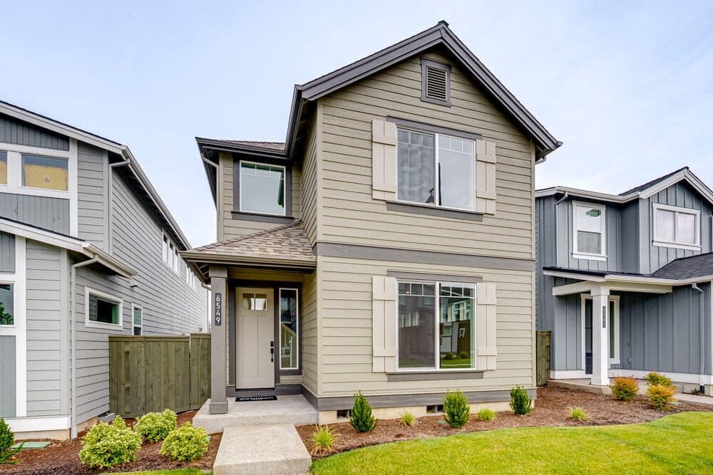 Photo of 3875 NE Petrosa Avenue 9 of 26