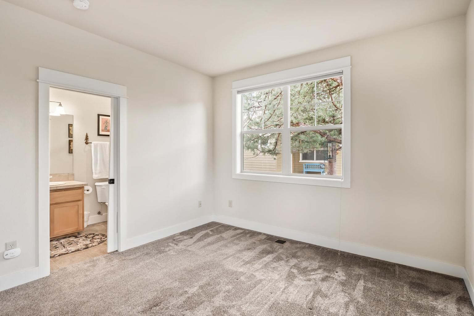 Bright guest bedroom with direct access to the guest bath