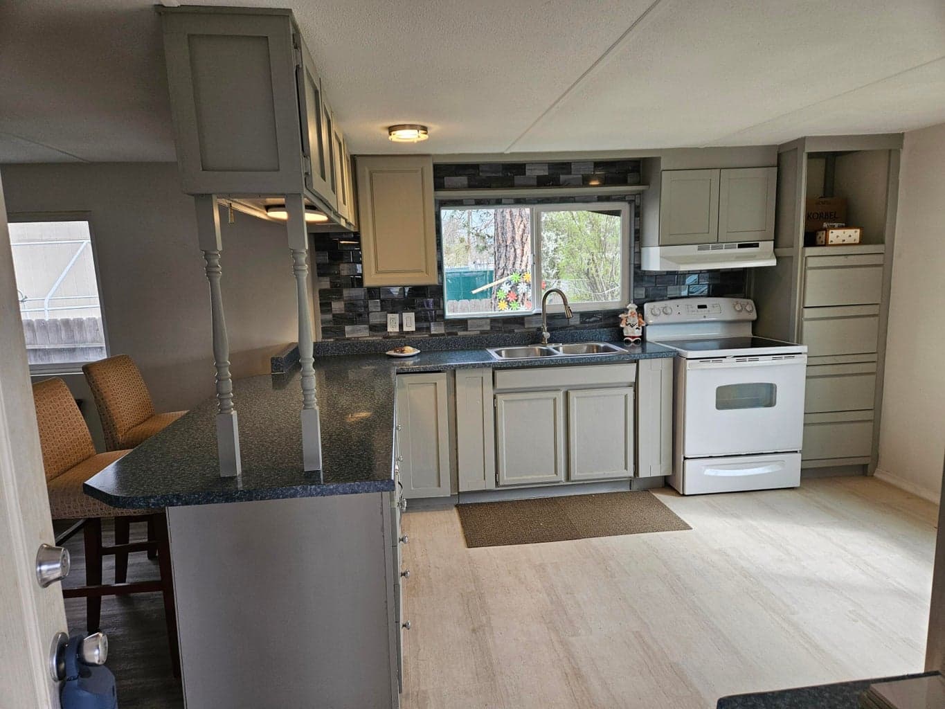 Photo of 380 Gregory 2 of 11