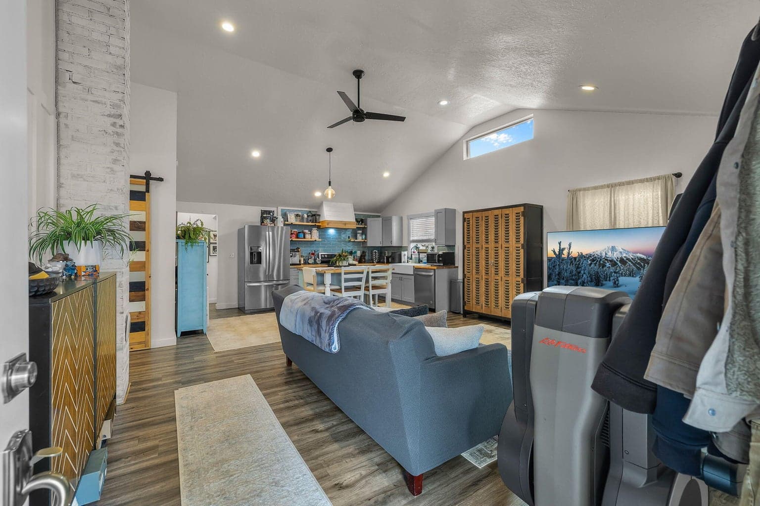Photo of 242 1st 5 of 33