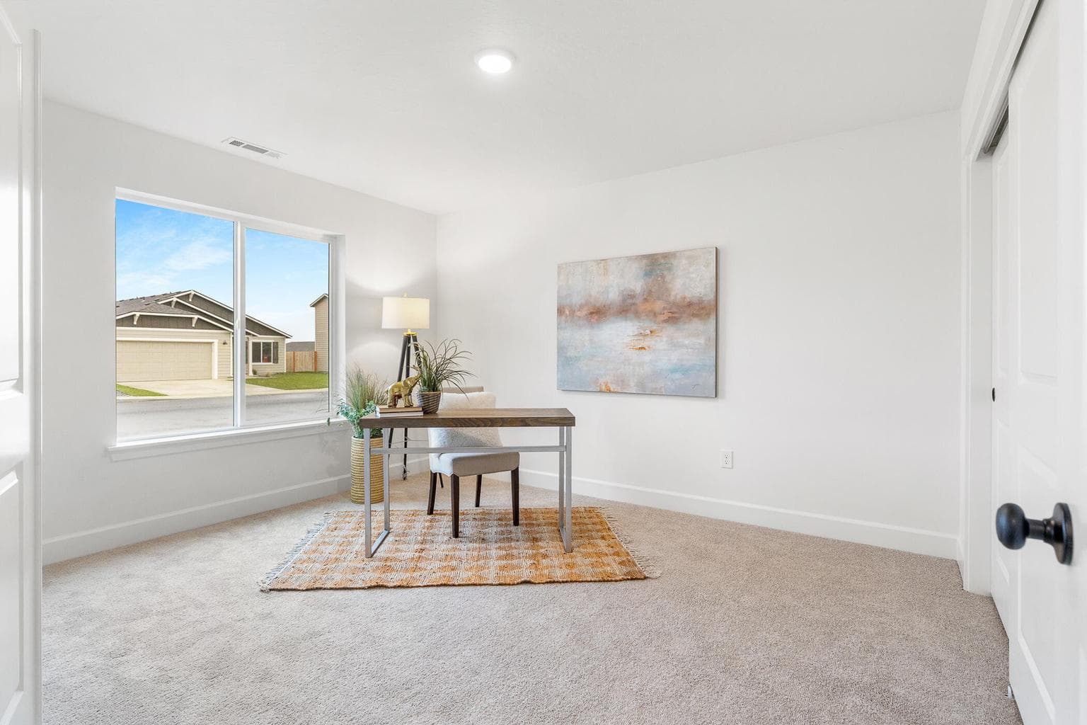 Photo of 1483 NW Willow Parkway Road 4 of 23