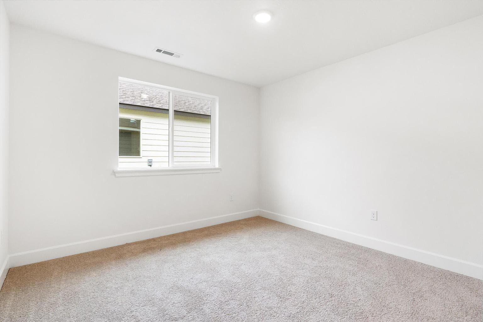 Photo of 1483 NW Willow Parkway Road 20 of 23