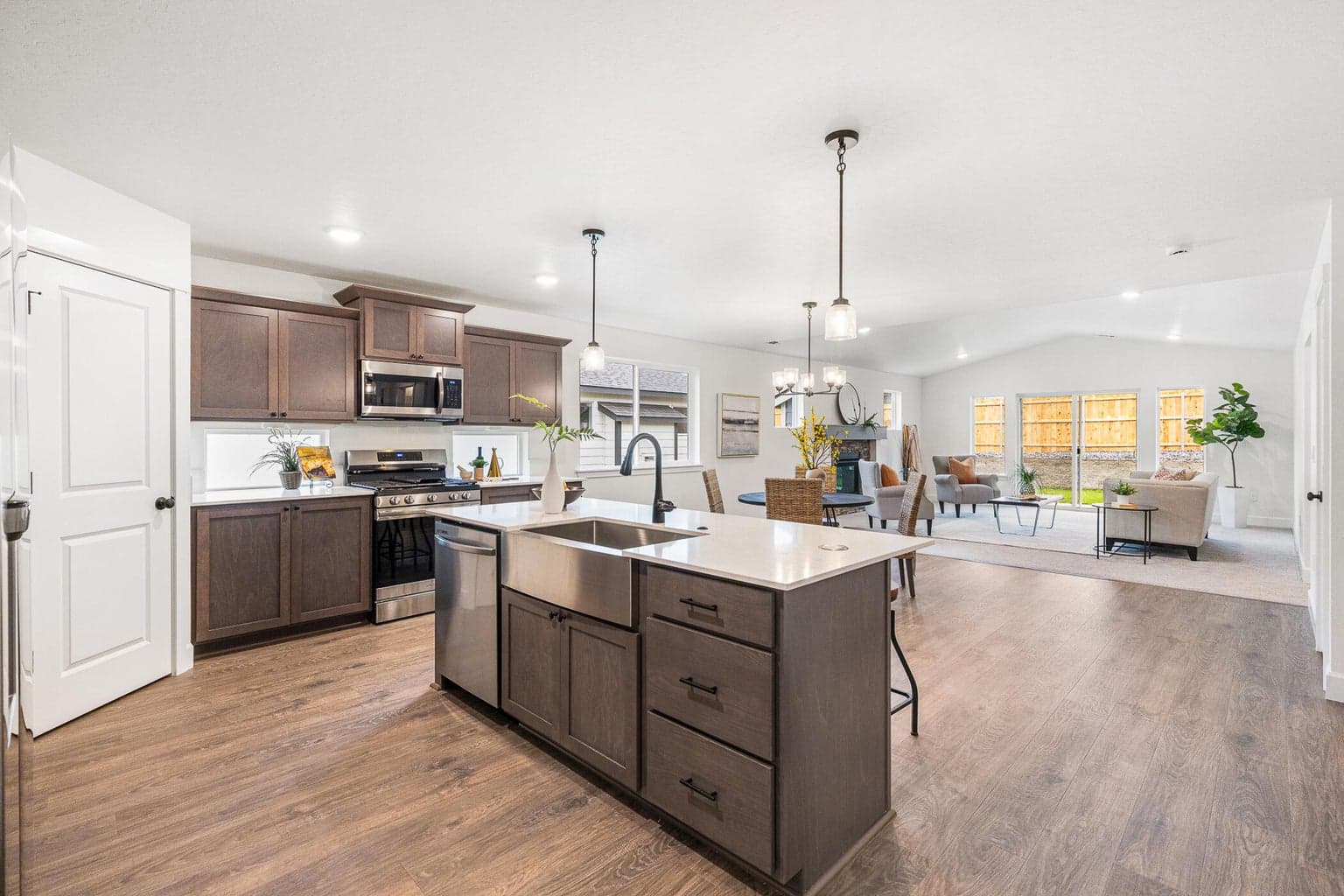 Photo of 1483 NW Willow Parkway Road 5 of 23