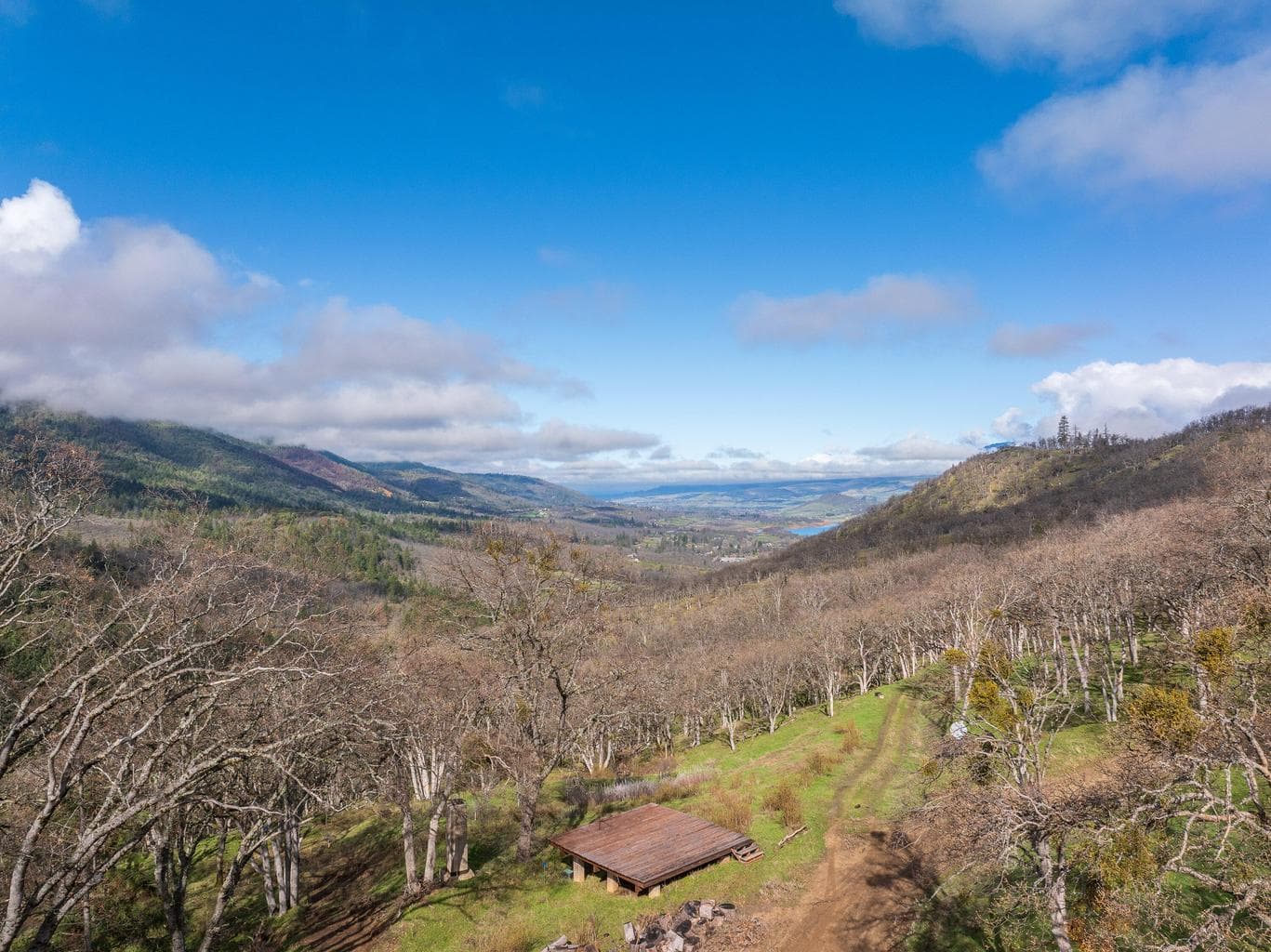 Photo of 3727 Old Siskiyou 5 of 22