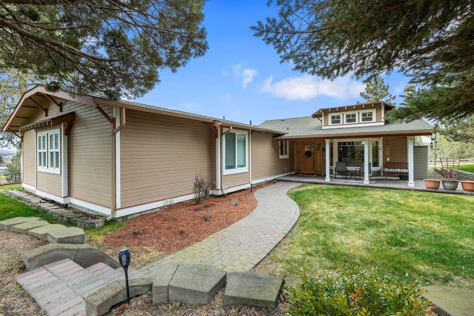 Photo of 1042 Upper 2 of 42