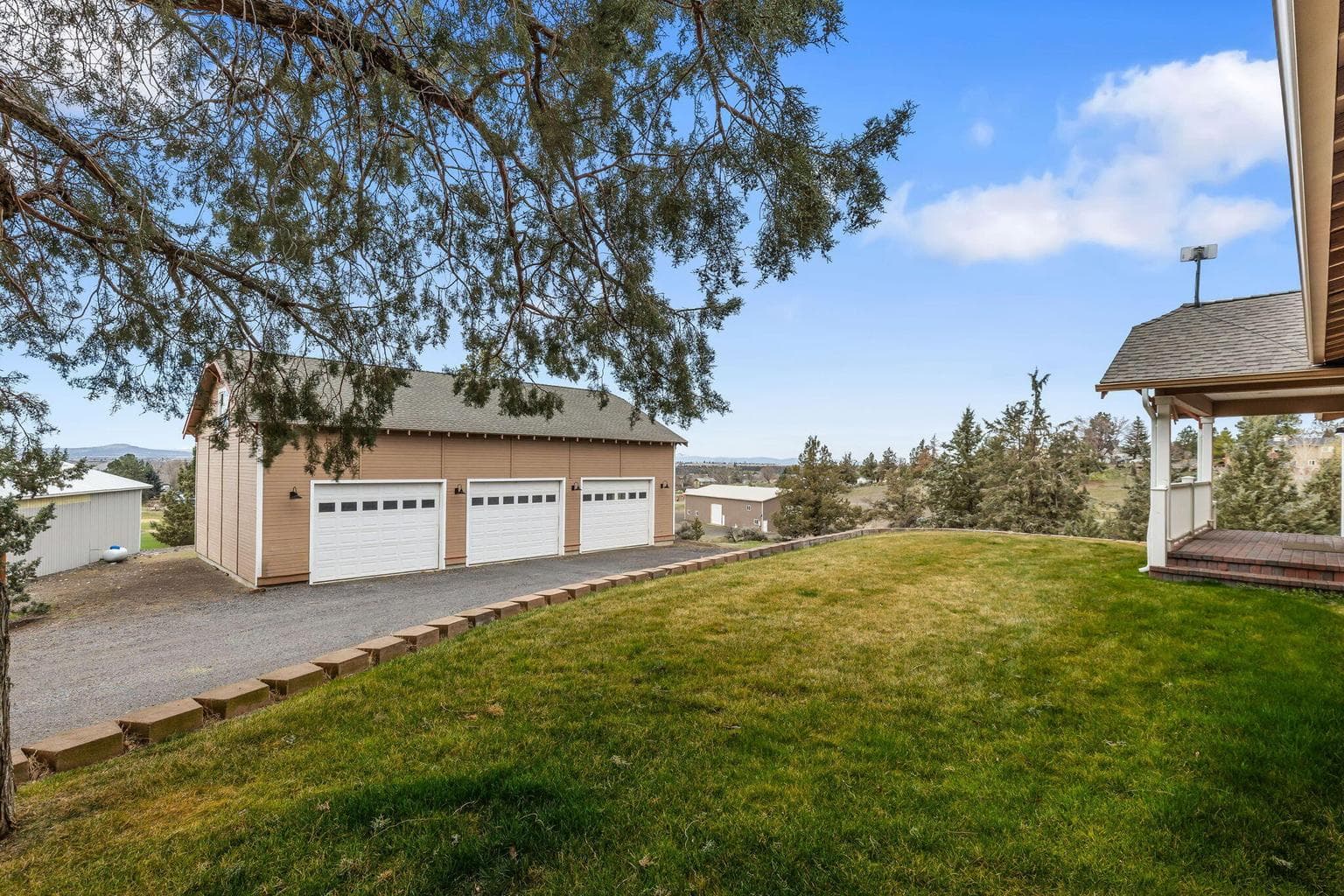 Photo of 1042 NE Upper Drive 37 of 42