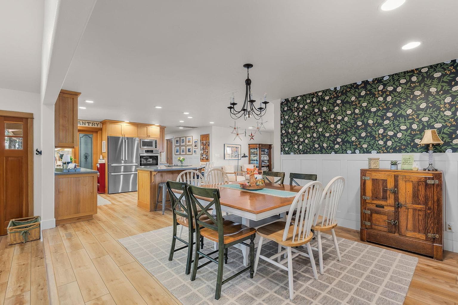 Photo of 1042 NE Upper Drive 9 of 42