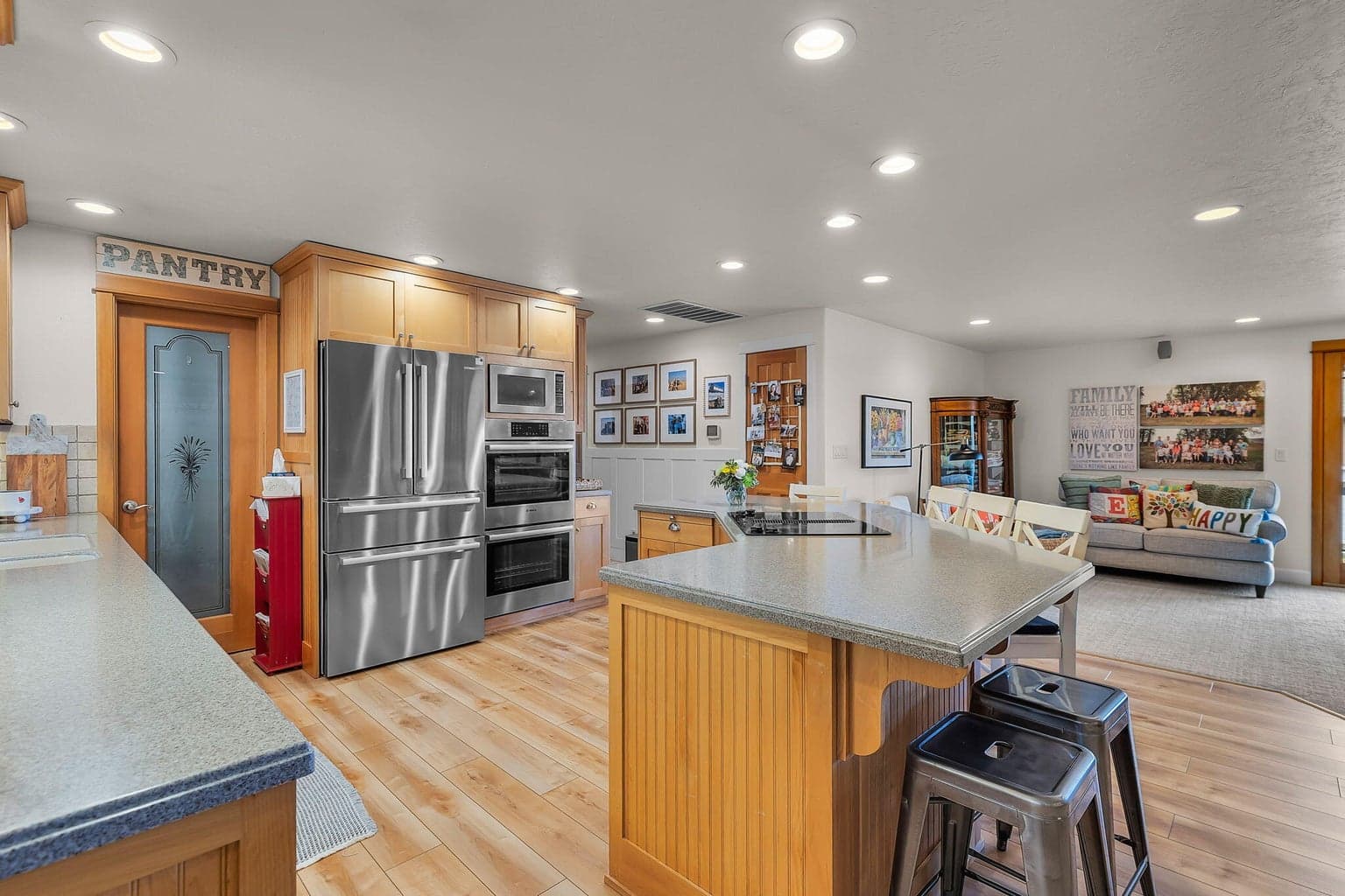 Photo of 1042 NE Upper Drive 12 of 42