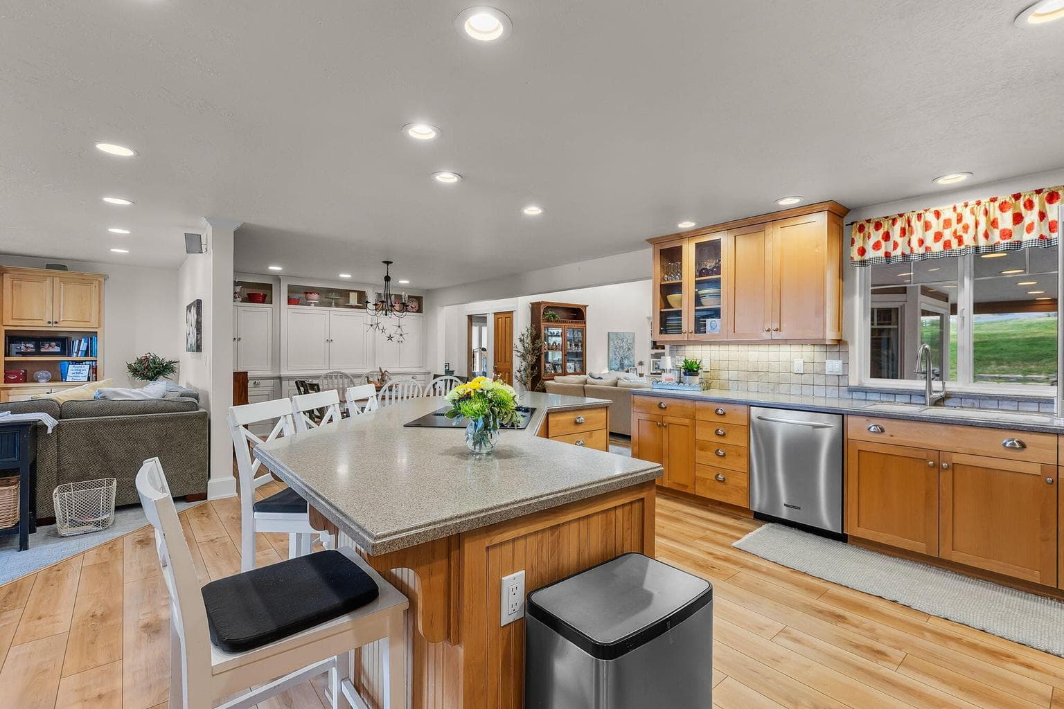 Photo of 1042 NE Upper Drive 13 of 42