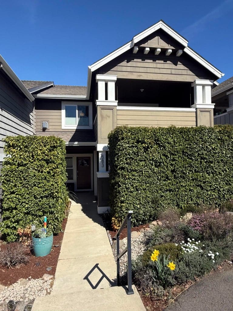 Photo of 583 Plum Ridge 2 of 21