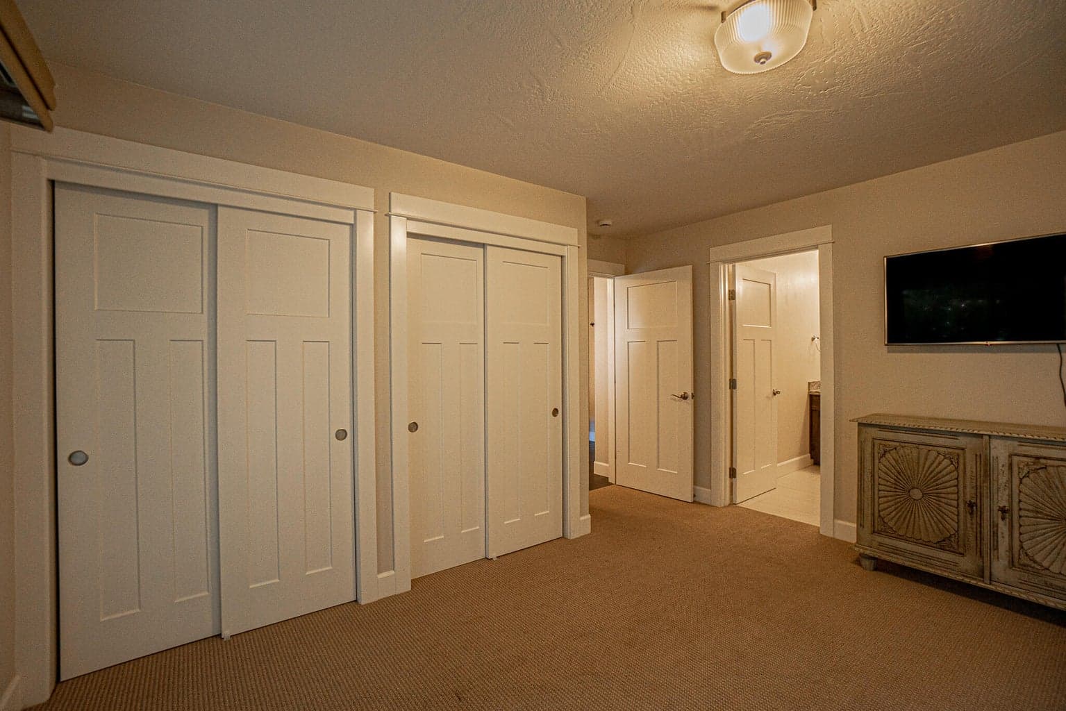 Photo of 583 Plum Ridge 5 of 21