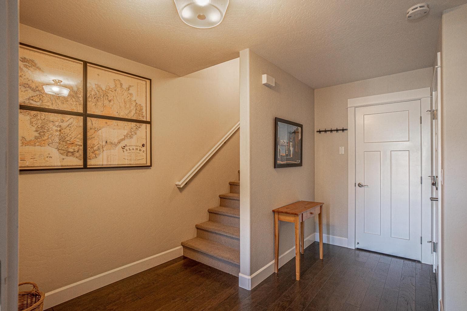 Photo of 583 Plum Ridge 4 of 21