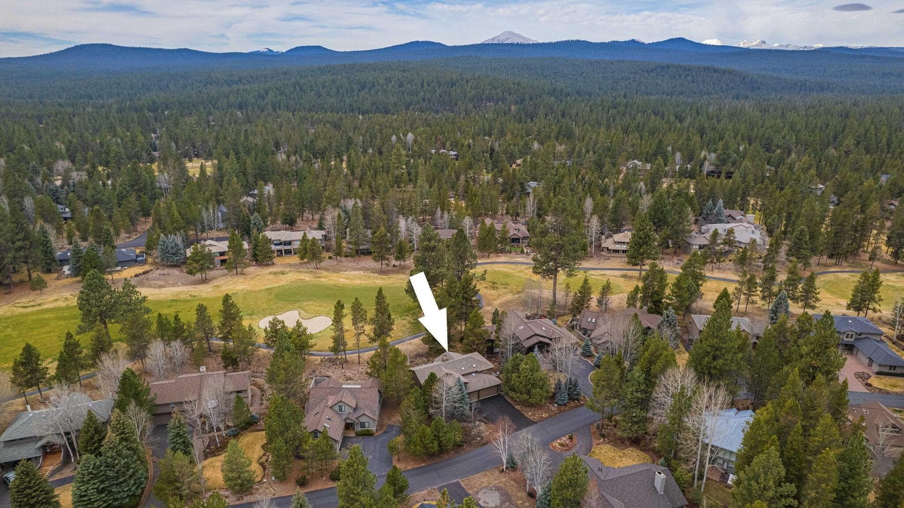 This home is ready for you to create lasting memories in the beautiful Sunriver community.