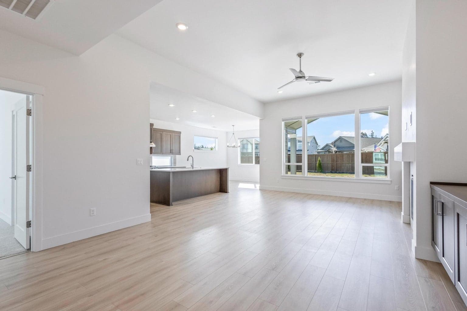 Photo of 4065 47th 3 of 35