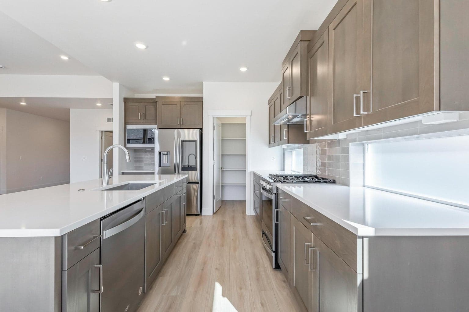 Photo of 4065 SW 47th Street 8 of 35