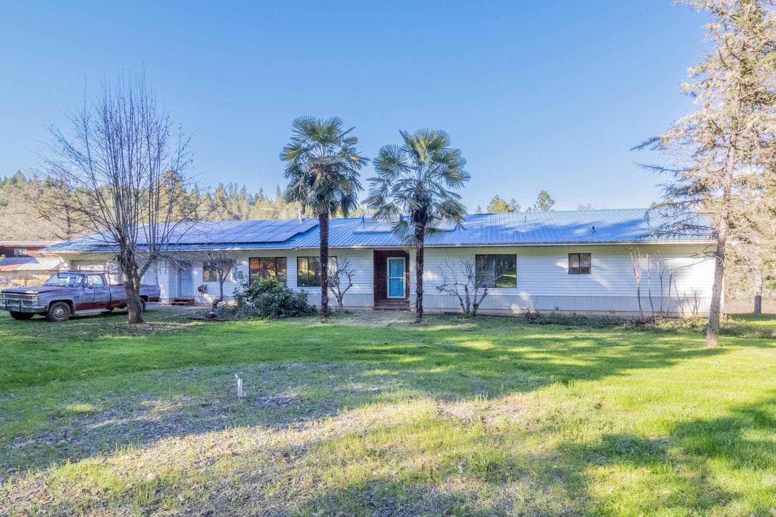 Photo of 230 Hussey 3 of 55