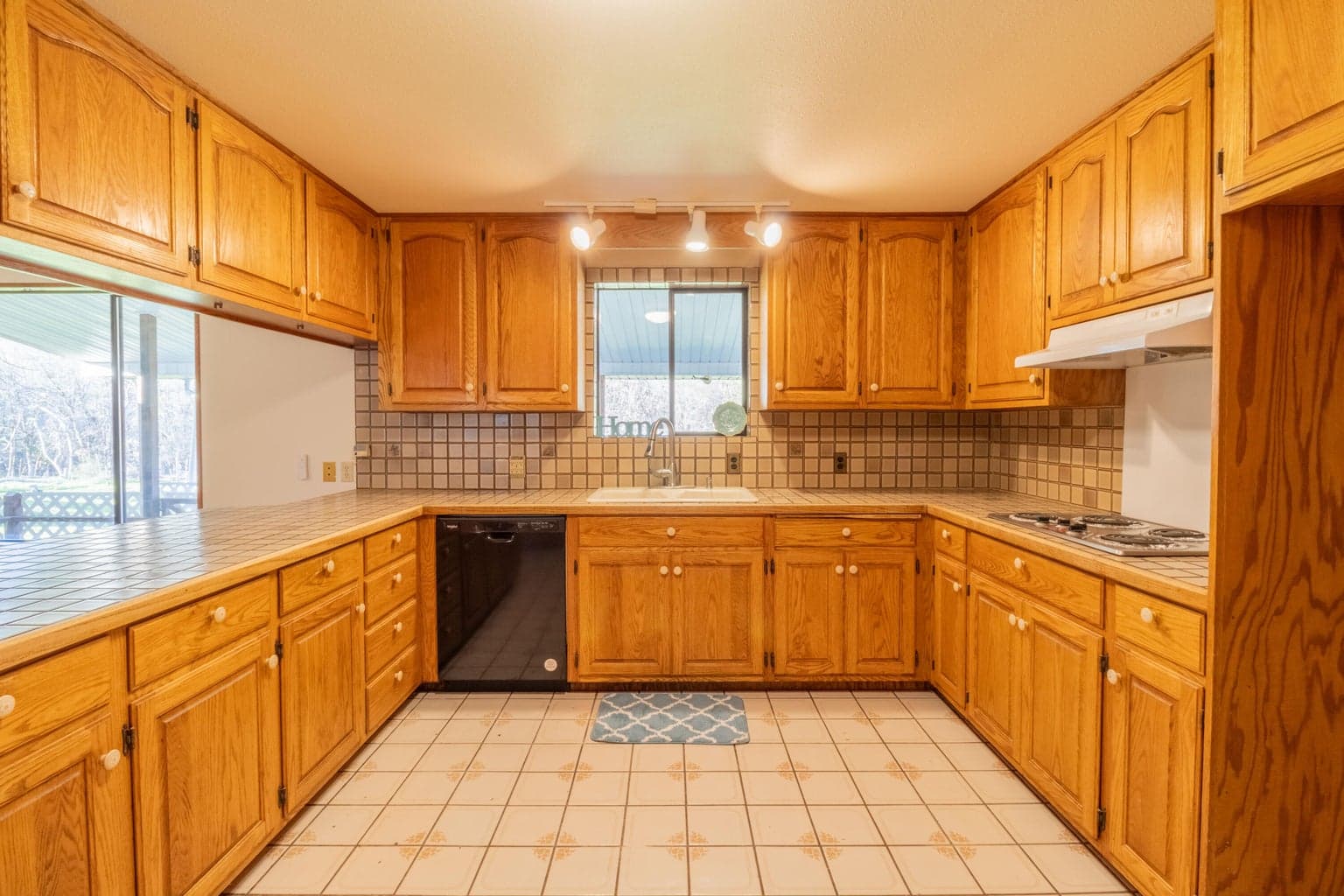 Photo of 230 Hussey 5 of 55