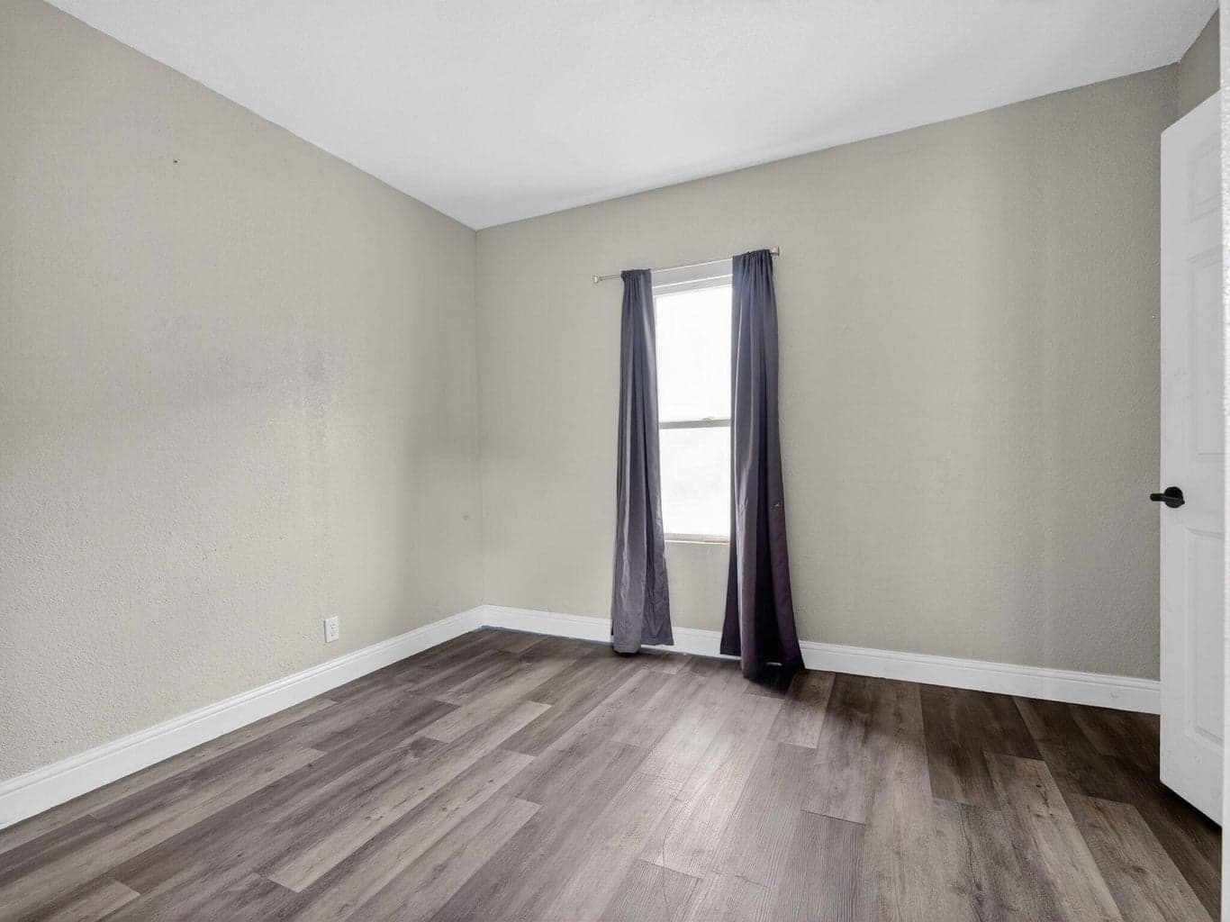 Photo of 515 4th 2 of 30