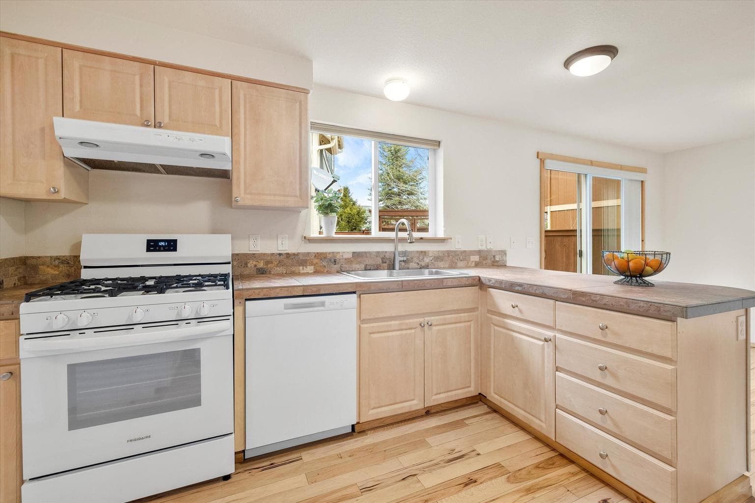 new stove and dishwasher