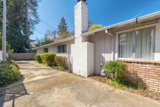 Photo of 401 J 2 of 29
