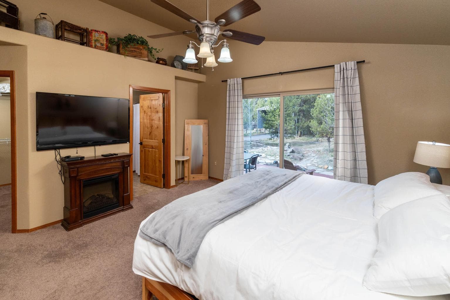 Large primary bedroom with access to back deck & hot tub.