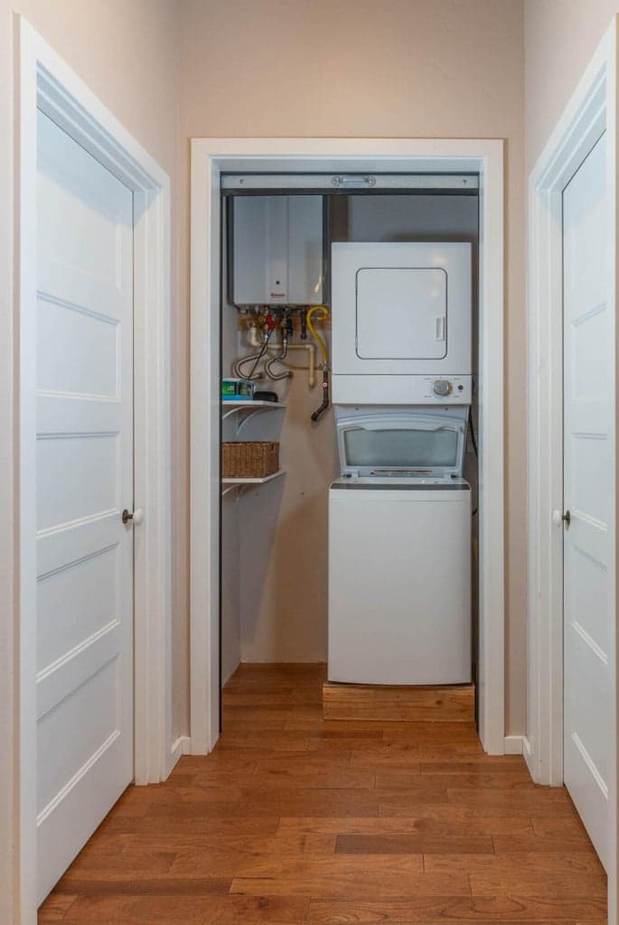 Photo of 558 NE Lafayette Avenue 10 of 36
