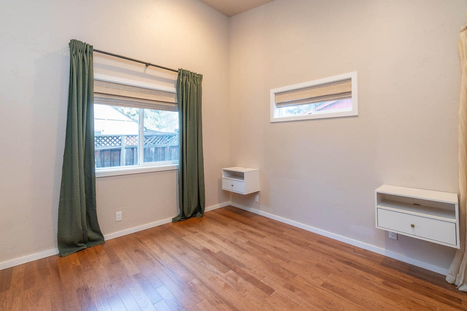 Photo of 558 NE Lafayette Avenue 11 of 36