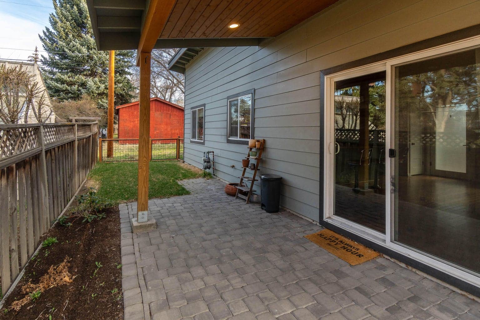 Photo of 558 NE Lafayette Avenue 13 of 36