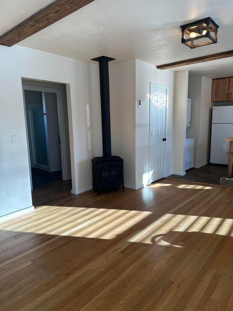 Photo of 558 NE Lafayette Avenue 25 of 36