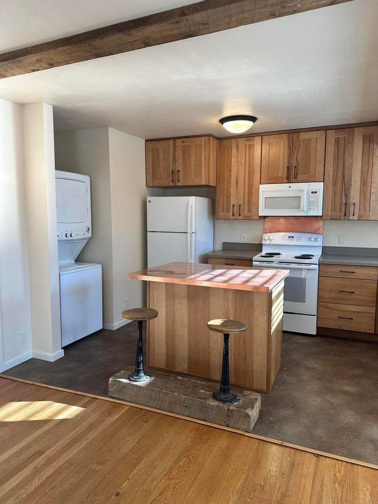 Photo of 558 NE Lafayette Avenue 20 of 36