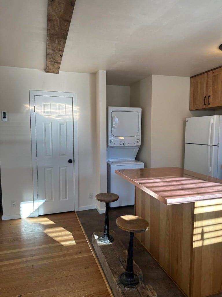 Photo of 558 NE Lafayette Avenue 19 of 36