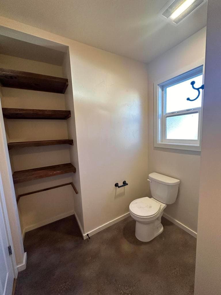 Photo of 558 NE Lafayette Avenue 26 of 36