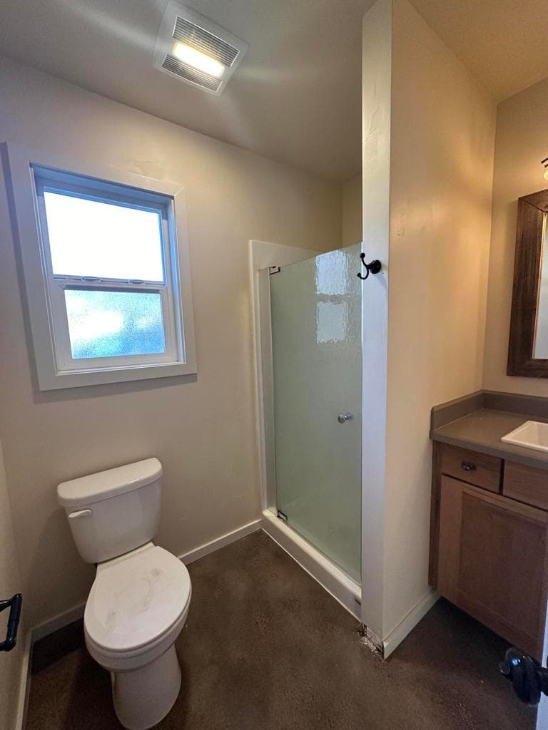 Photo of 558 NE Lafayette Avenue 27 of 36