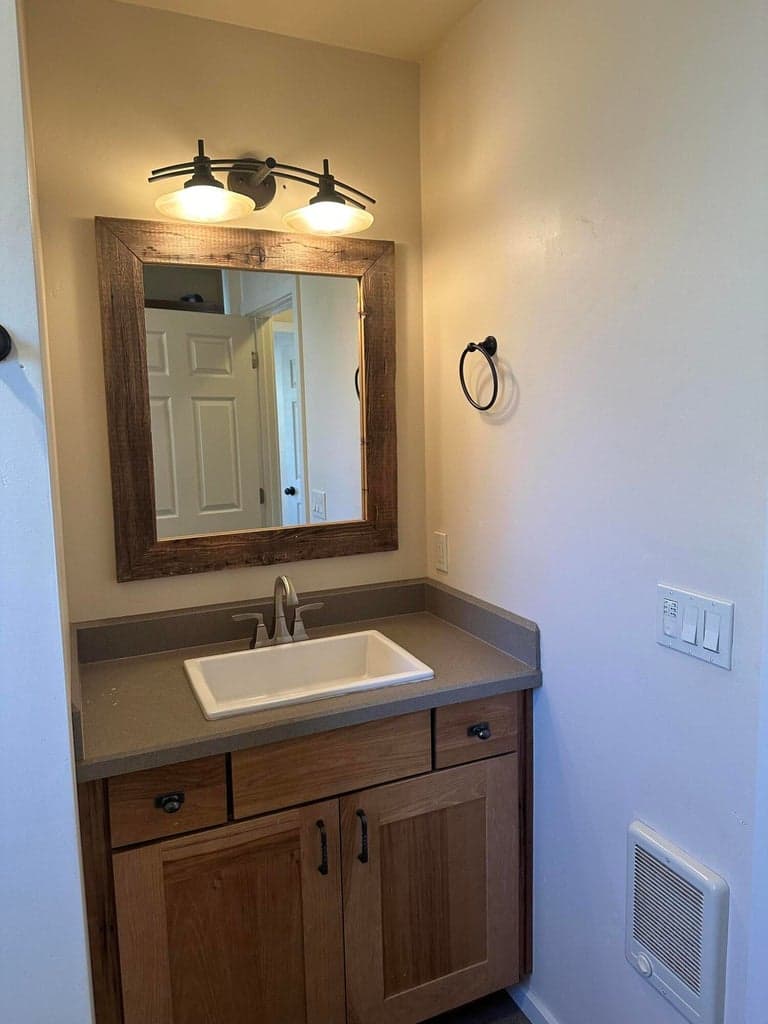 Photo of 558 NE Lafayette Avenue 28 of 36