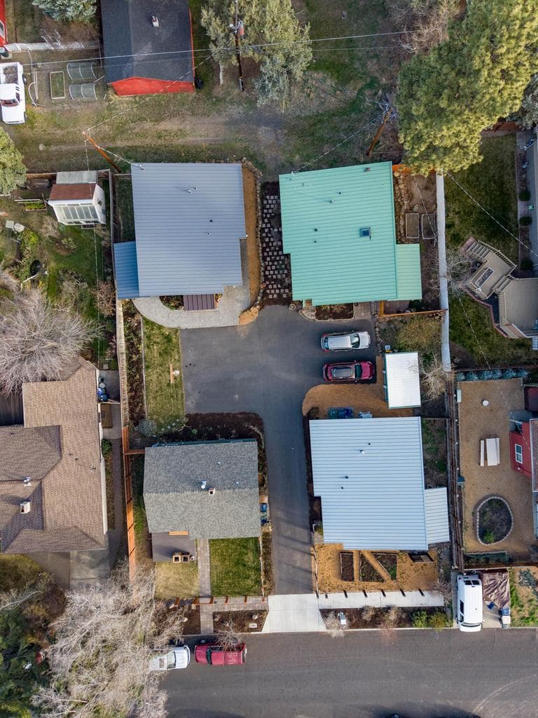 Photo of 558 NE Lafayette Avenue 34 of 36