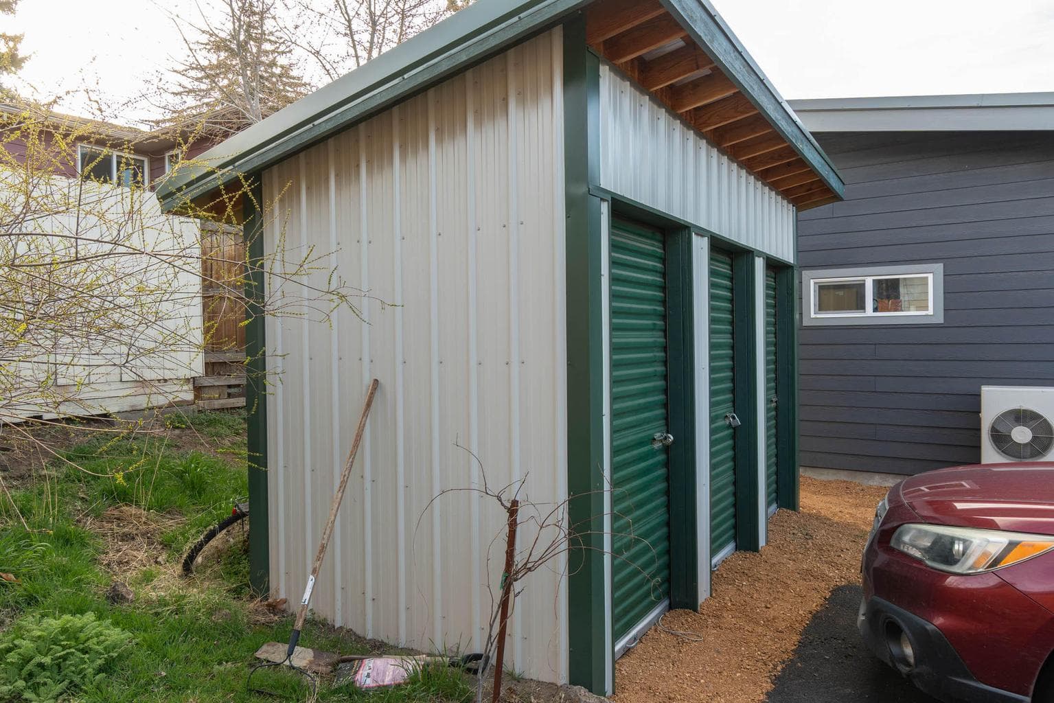 Photo of 566 NE Lafayette Avenue 26 of 31