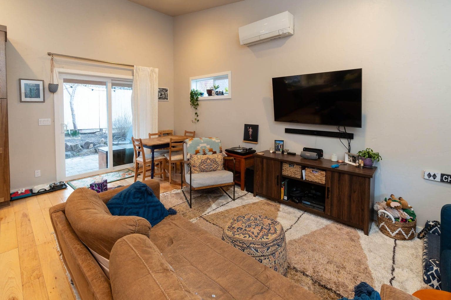 Photo of 566 NE Lafayette Avenue 20 of 31