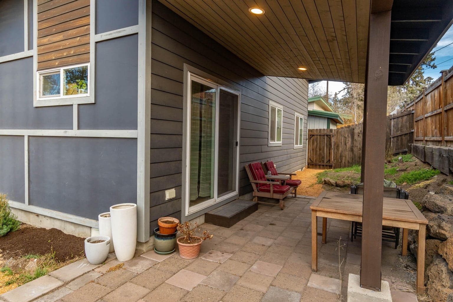 Photo of 566 NE Lafayette Avenue 14 of 31