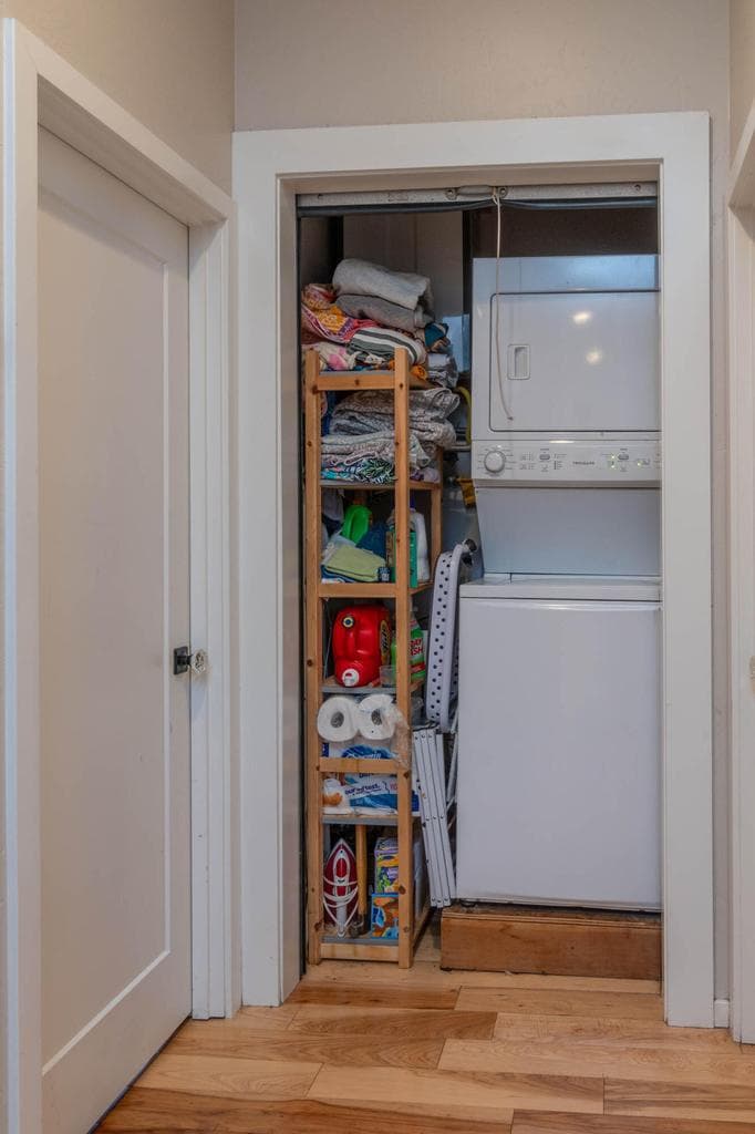 Photo of 566 NE Lafayette Avenue 23 of 31