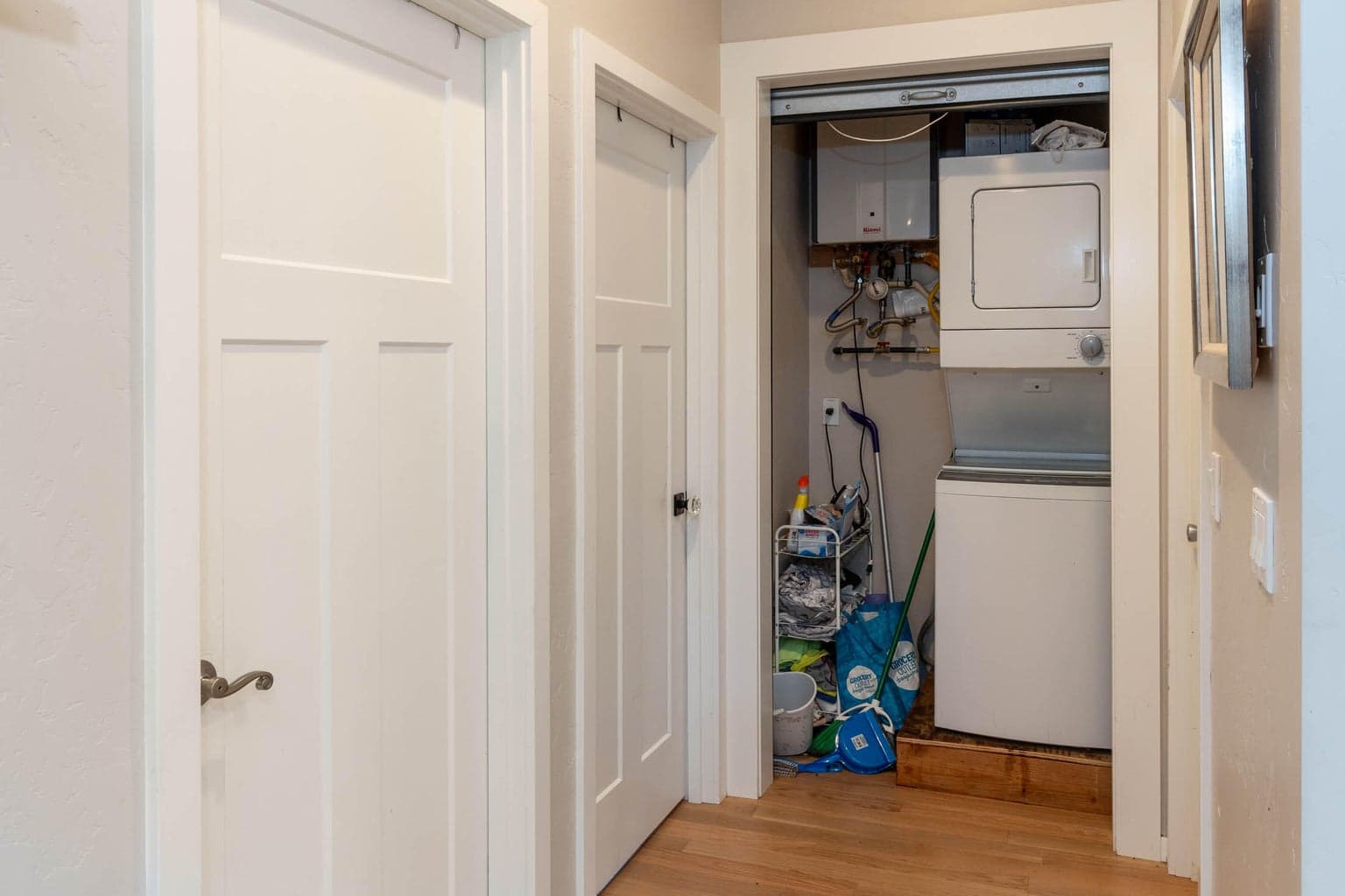 Photo of 566 NE Lafayette Avenue 10 of 31