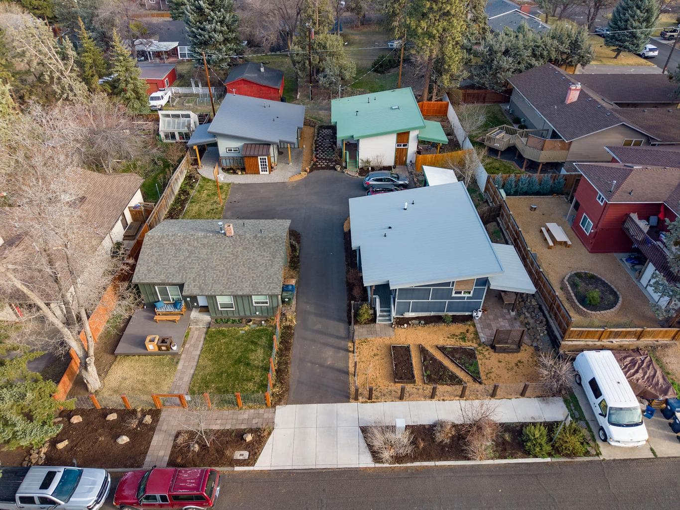 Photo of 558 NE Lafayette Avenue 35 of 36