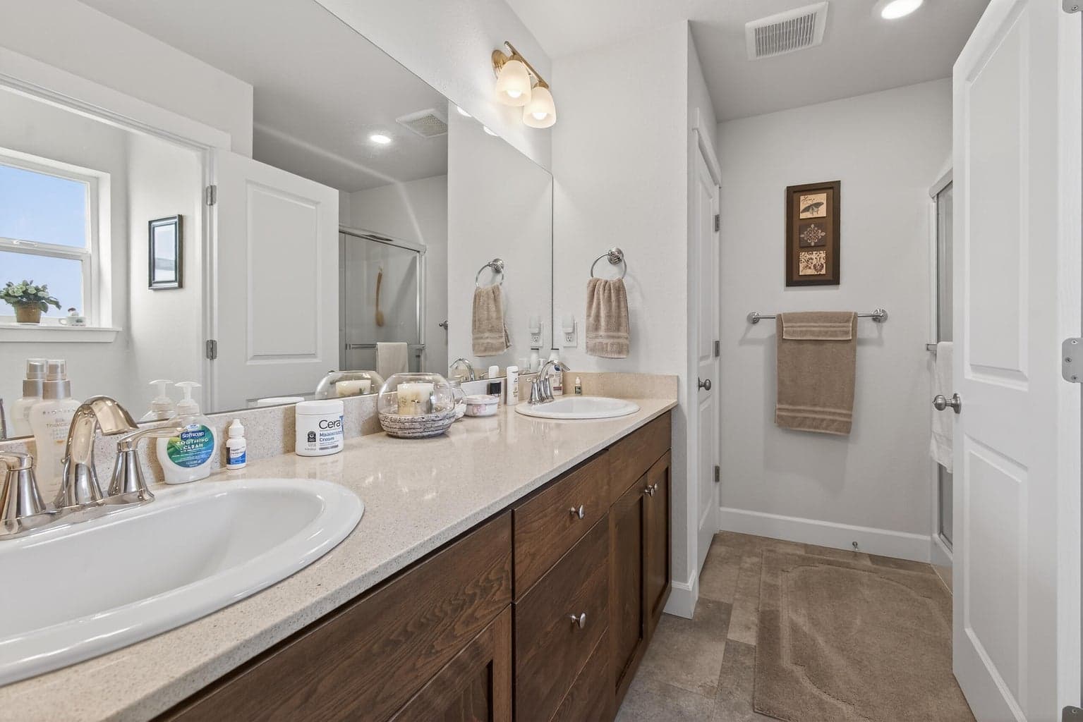 Primary Bath En-Suite