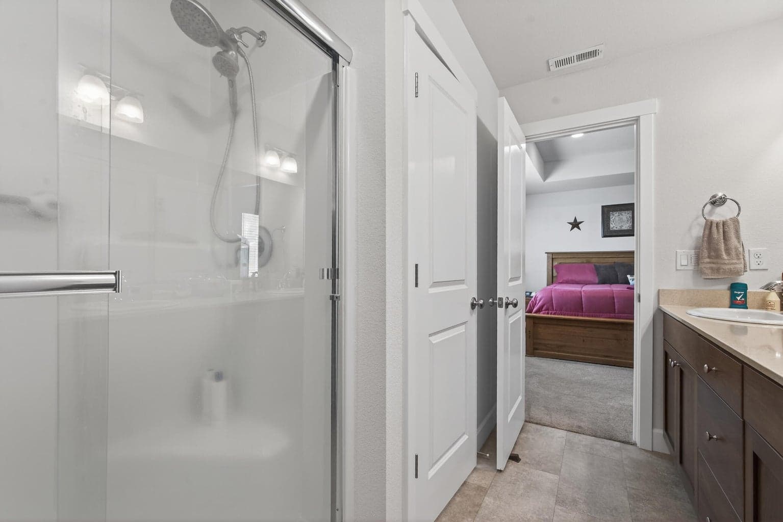 Primary Bath/ walk-In shower