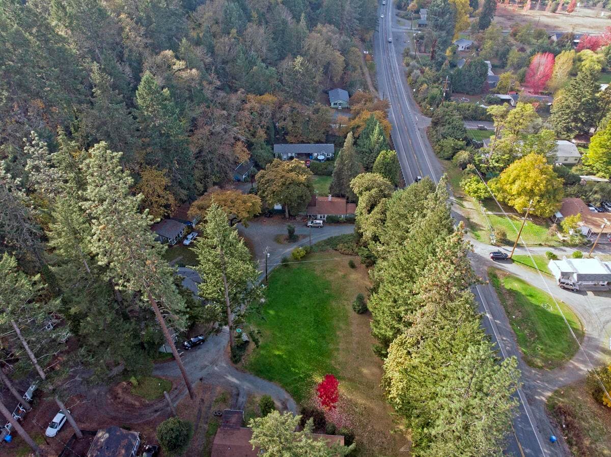 Photo of 3251 Rogue River 2 of 34