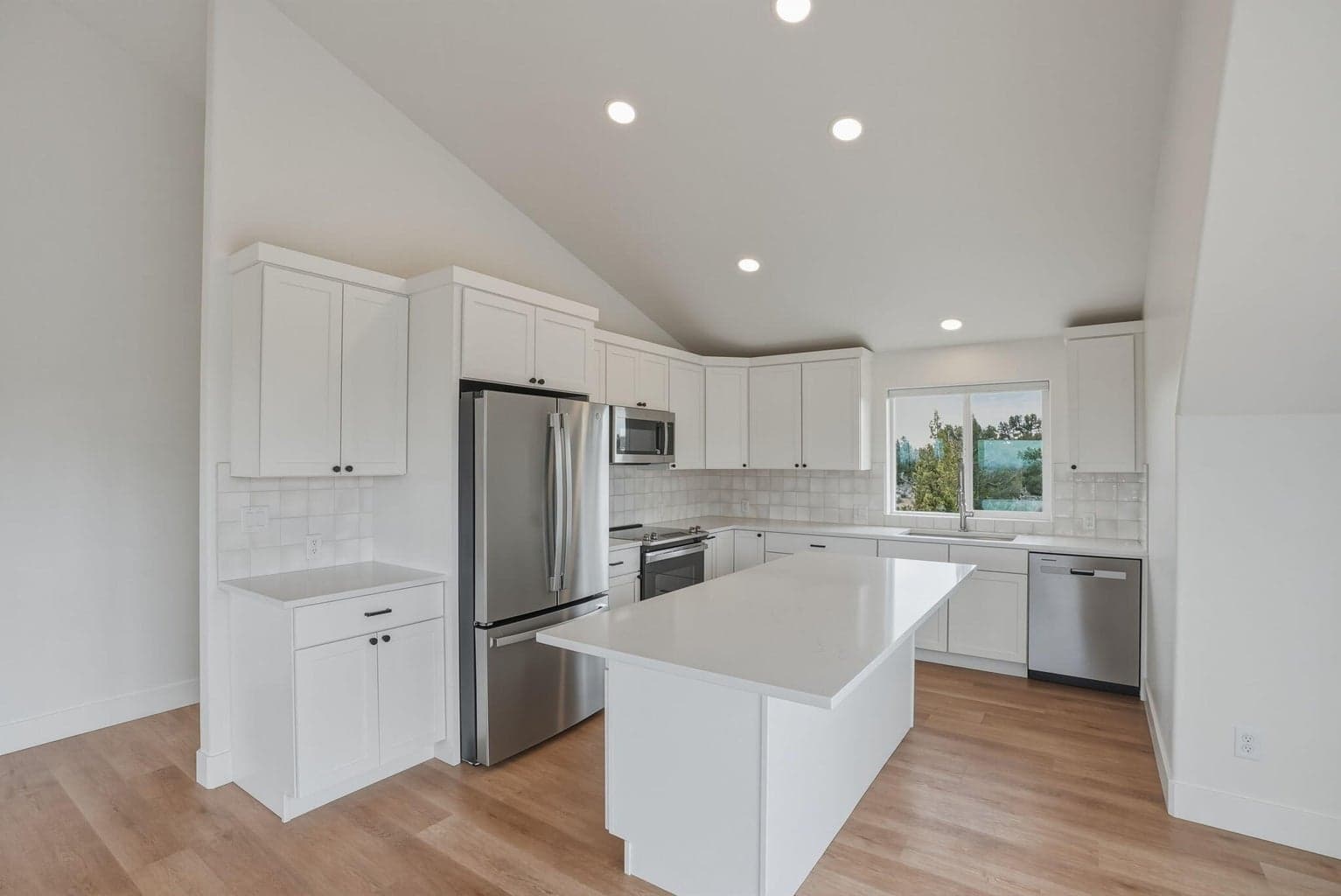 Photo of 7780 SW Wickiup Avenue 46 of 58